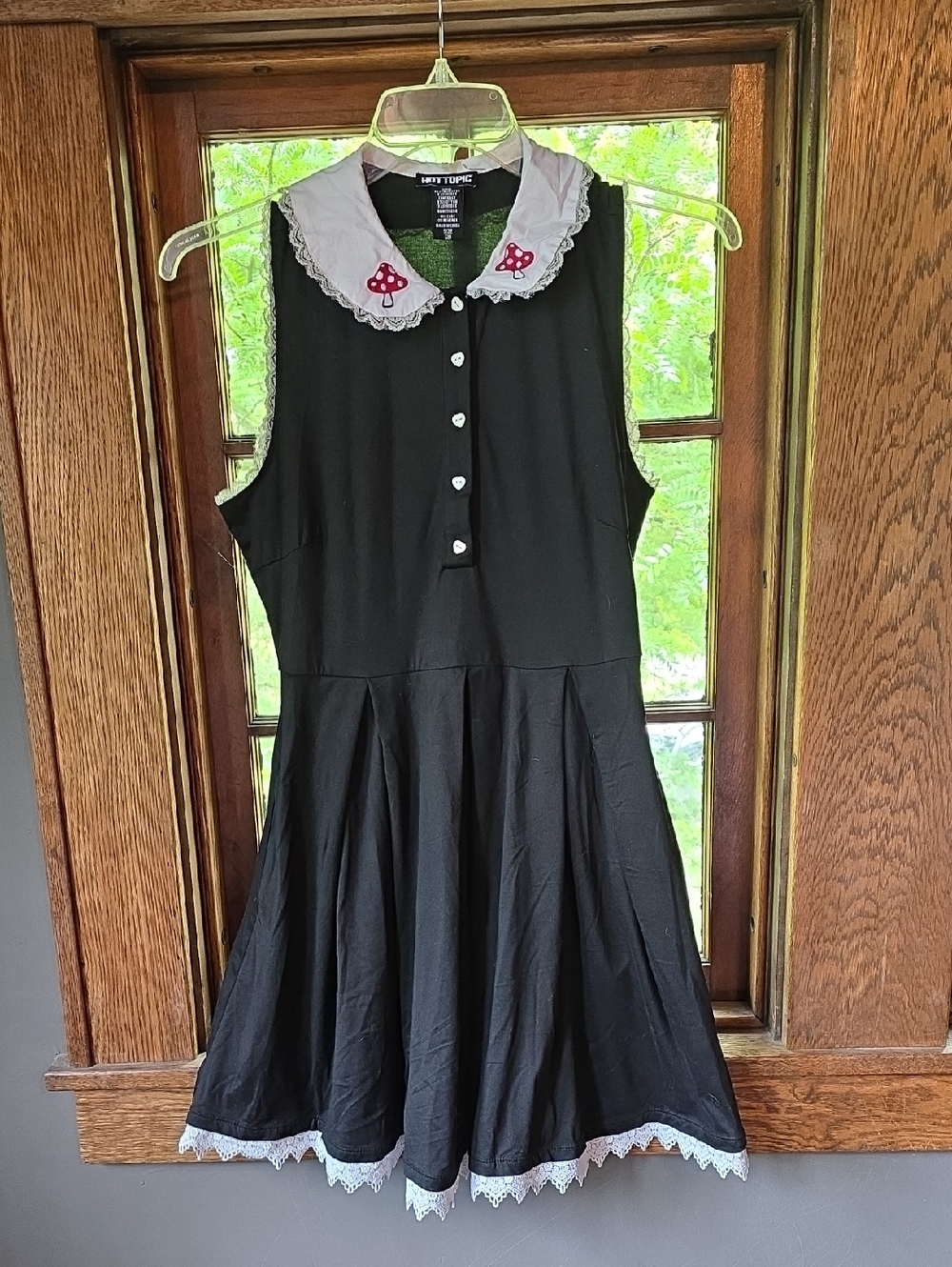 Hot Topic Black Sleeveless Fit-and-Flare Dress with White Peter Pan Collar